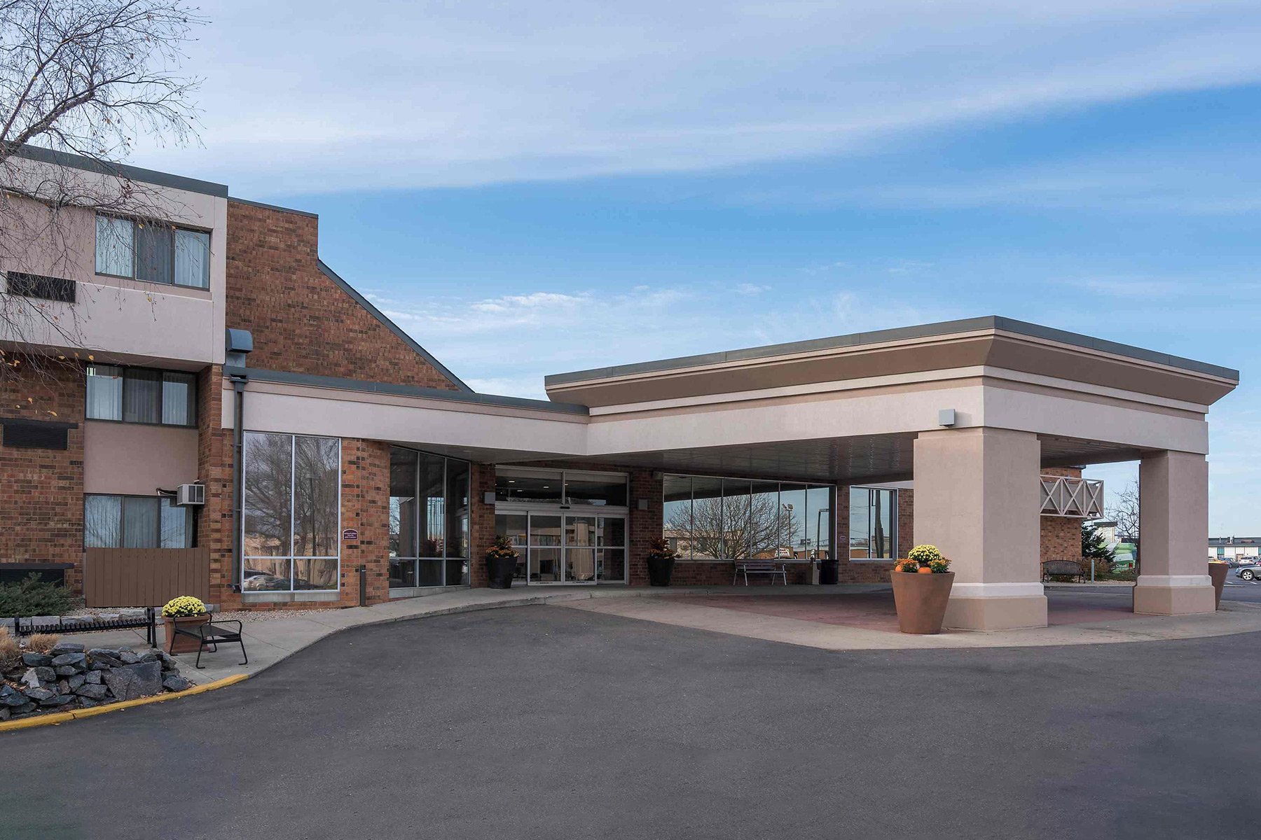 best-restaurant-in-st-cloud-holiday-inn-suites-st-cloud
